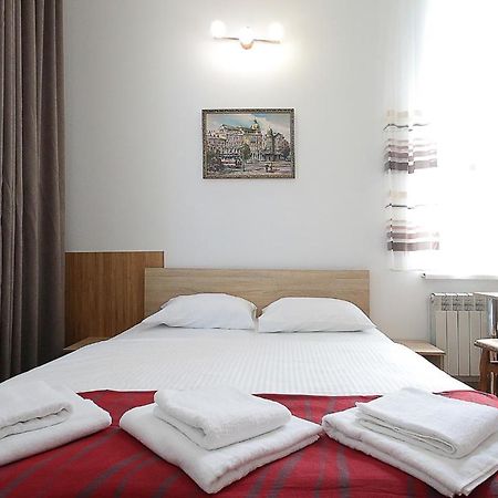 Buk Apartments On Doroshenka 29 Lviv Buitenkant foto