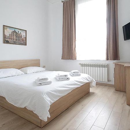 Buk Apartments On Doroshenka 29 Lviv Buitenkant foto