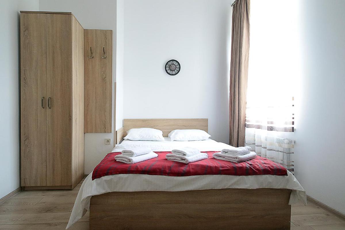 Buk Apartments On Doroshenka 29 Lviv Buitenkant foto