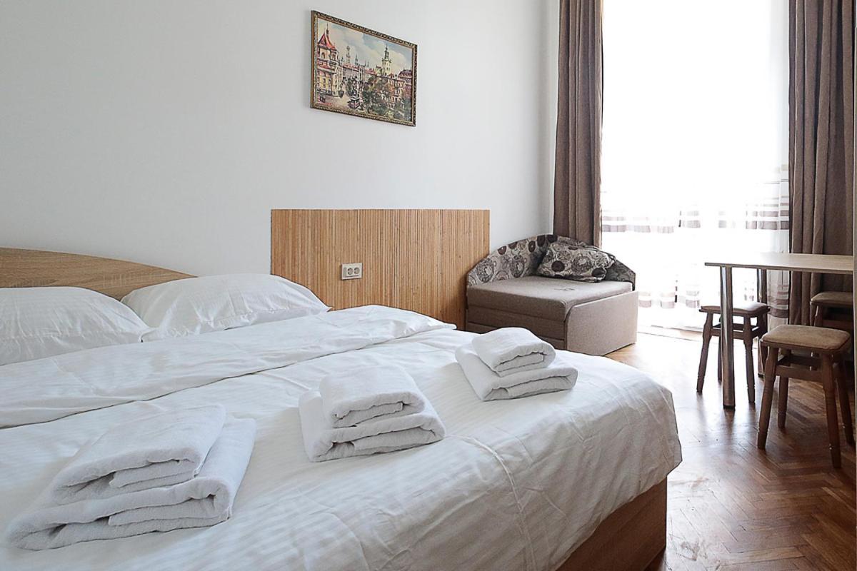 Buk Apartments On Doroshenka 29 Lviv Buitenkant foto