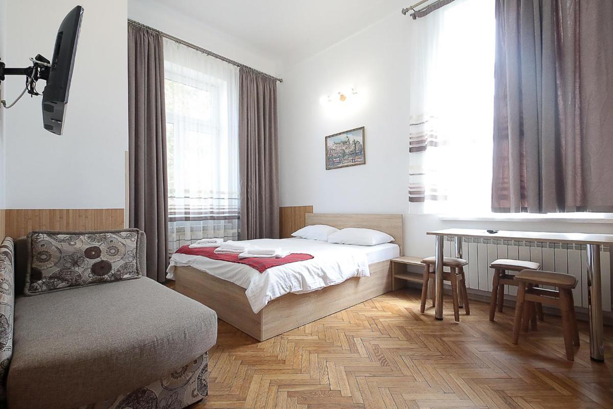 Buk Apartments On Doroshenka 29 Lviv Buitenkant foto