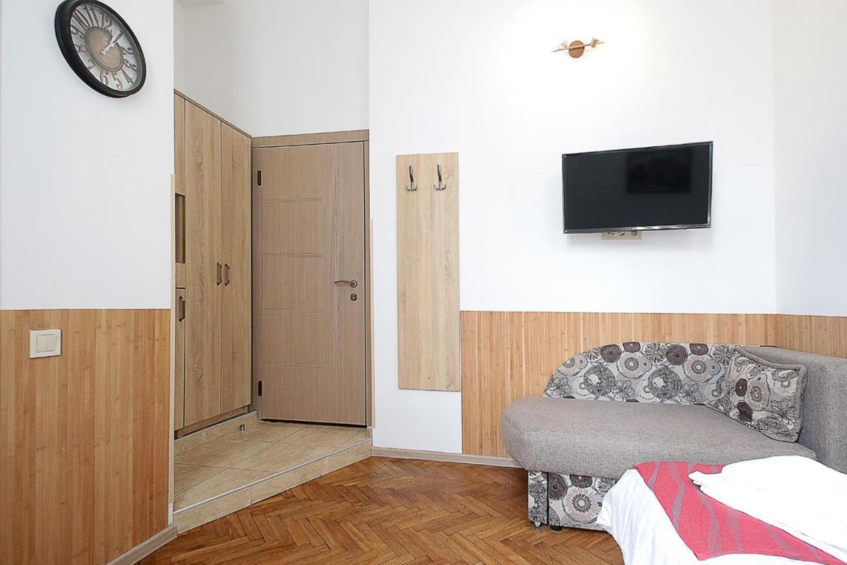 Buk Apartments On Doroshenka 29 Lviv Buitenkant foto